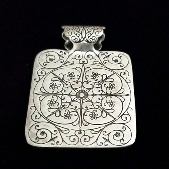 Pendant - Picture 2 of 2